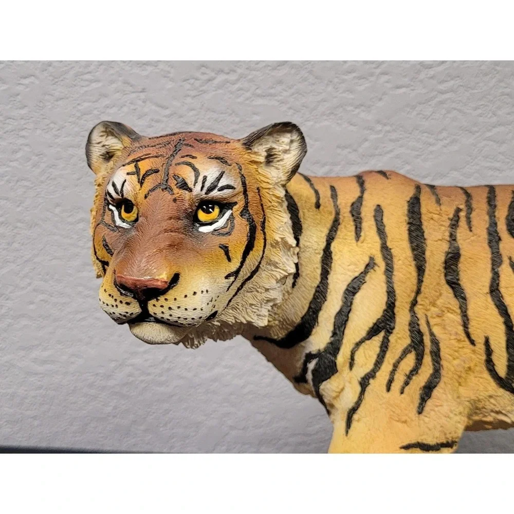 Young's Incorporated Resin Tiger Figurine 14 inch long